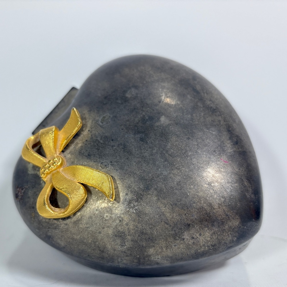 Heart-Shaped Box with Velvet Plush Lining EP Zinc Alloy Silver Made in Hong Kong